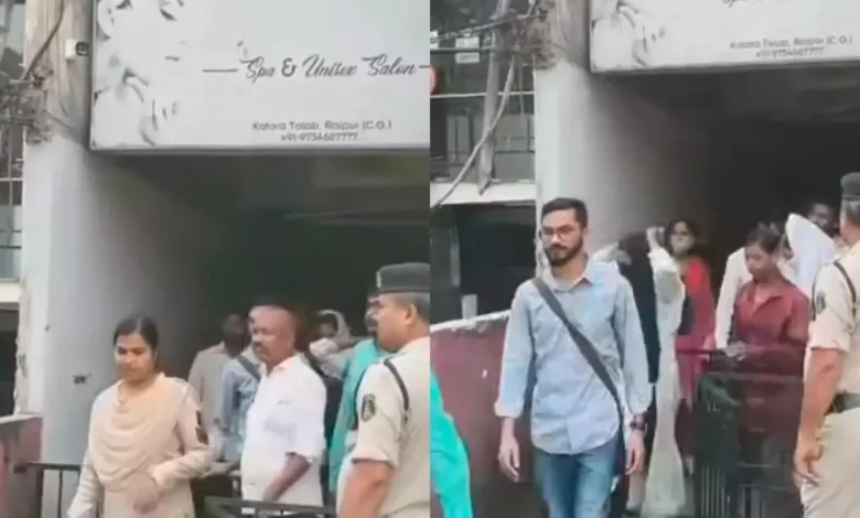 रायपुर में कथित मतांतरण सभा पर कार्रवाई: मिनी मरीन ड्राइव चौपाटी के पास छापा, चार गिरफ्तार रायपुर में कथित मतांतरण सभा पर कार्रवाई: मिनी मरीन ड्राइव चौपाटी के पास छापा, चार गिरफ्तार