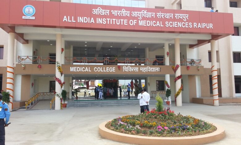 एम्स रायपुर की बदहाल व्यवस्था संसद तक: सांसद फूलोदेवी नेताम ने उठाया मुद्दा, 1,600 से ज्यादा पद खाली — मरीजों को न डॉक्टर मिल रहे, न बेड