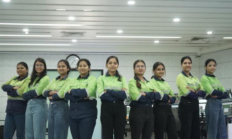 *वेदांता एल्युमीनियम ने कमांड कंट्रोल रूम संचालित करने के लिए पूरी तरह महिलाओं की टीम तैनात की,*  *लांजीगढ़ की 5 एमटीपीए रिफाइनरी के डिजिटल कमांड सेंटर की जिम्मेदारी 40 महिला पेशेवरों ने संभाली*