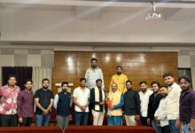 *रायपुर एयरपोर्ट पर डॉ. राकेश मिश्र का भव्य स्वागत, छत्तीसगढ़ में बॉक्सिंग के विकास पर हुआ संवाद* *रायपुर एयरपोर्ट पर डॉ. राकेश मिश्र का भव्य स्वागत, छत्तीसगढ़ में बॉक्सिंग के विकास पर हुआ संवाद*