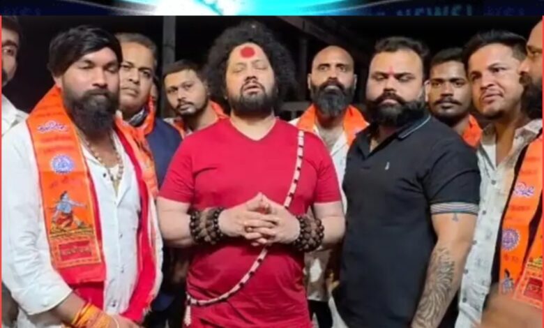 हिंदू नेता ठाकुर राम सिंह पर FIR से बढ़ा विवाद, कालीचरण महाराज की चेतावनी—मुकदमा वापस नहीं हुआ तो होगा बड़ा आंदोलन