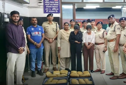 रायपुर में NCB की बड़ी कार्रवाई: वंदे भारत से ओडिशा-छत्तीसगढ़ गांजा सप्लाई का खुलासा, ट्रॉली बैग में 24 किलो गांजा लेकर पहुंचीं दो युवतियां गिरफ्तार