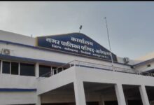 मनेन्द्रगढ़ नगर पालिका में ACB का सर्जिकल स्ट्राइक: ₹53 हजार की रिश्वत लेते अकाउंटेंट रंगे हाथ गिरफ्तार, CMO भी जांच के घेरे में! मनेन्द्रगढ़ नगर पालिका में ACB का सर्जिकल स्ट्राइक: ₹53 हजार की रिश्वत लेते अकाउंटेंट रंगे हाथ गिरफ्तार, CMO भी जांच के घेरे में!