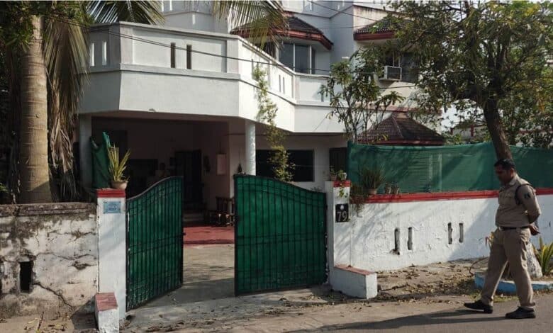 *छत्तीसगढ़ बेकिंग: विधायक कालोनी स्थित घर में एयरफोर्स के विंग कमांडर ने आत्महत्या, पुलिस ने बताया कारण जांच के बाद होगा स्पष्ट*