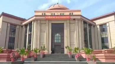 हाईकोर्ट का मानवीय फैसला: अनुकंपा नियुक्ति में ‘आर्थिक स्थिति’ होगी प्राथमिक, परिवार में नौकरी अब नहीं बनेगी बाधा