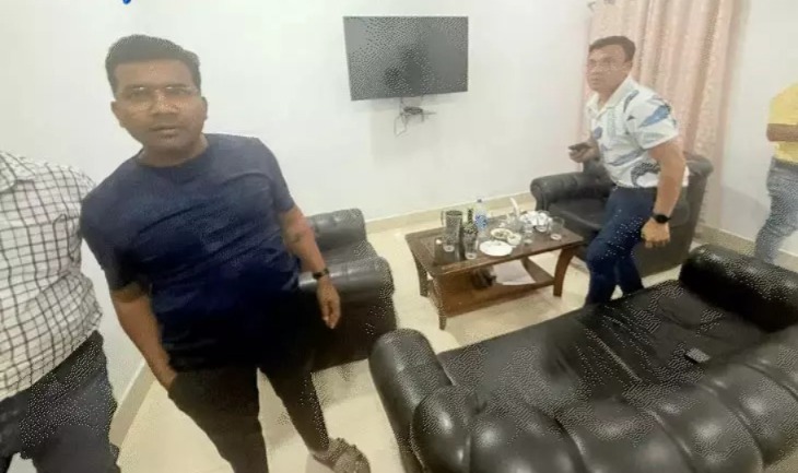 VIP गेस्ट हाउस बना अय्याशी का अड्डा: DSPM के चीफ केमिस्ट समेत 5 अफसरों की शराब पार्टी बेनकाब, मंत्री के हस्तक्षेप से हड़कंप