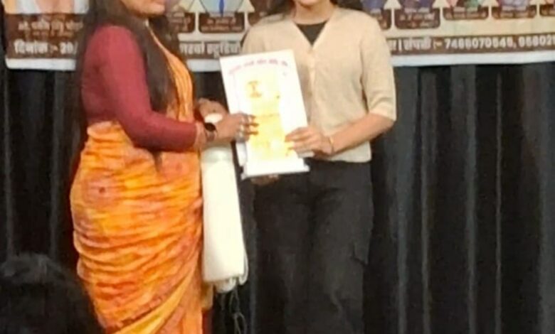 लखनऊ में गूंजा काव्य का सुर: भव्य अंतर्राष्ट्रीय कवि सम्मेलन संपन्न, बाल कवयित्री मिहूं अग्रवाल नागपुर सम्मानित