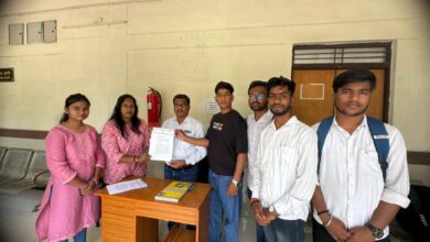 *पांच सूत्रीय मांगों को लेकर परीक्षा नियंत्रक को एनएसयूआई ने सौंपा ज्ञापन, परीक्षा परिणाम में गड़बड़ी की शिकायत*