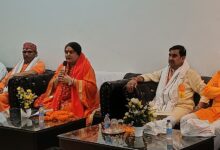 *“पेंड्रा में महामंडलेश्वर 1008 माँ योग योगेश्वरी यती जी का भव्य आगमन, श्रद्धालुओं ने प्राप्त किया दिव्य आशीर्वाद” केंद्रीय राज्य मंत्री (बिलासपुर सांसद) तोखन साहू जी दर्शन करने पहुंचे*  *“संतों का सान्निध्य समाज को सही दिशा और नई ऊर्जा प्रदान करता है — हर्ष छाबरिया (जिलाध्यक्ष विश्वहिंदू परिषद)*