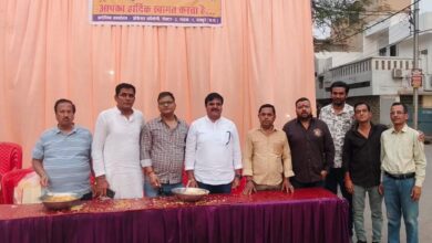 भगवान परशुराम जन्मोत्सव पर पूजा – आरती पश्चात सेव – बूंदी का वितरण