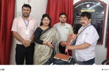 जिला शिक्षा अधिकारी रजनीश तिवारी से माँ कल्याणिका पब्लिक स्कूल गौरेला की प्राचार्य शैलजा स्वामी ने की सौजन्य मुलाक़ात