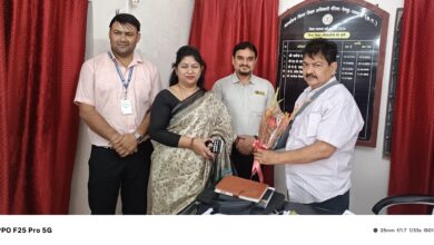 जिला शिक्षा अधिकारी रजनीश तिवारी से माँ कल्याणिका पब्लिक स्कूल गौरेला की प्राचार्य शैलजा स्वामी ने की सौजन्य मुलाक़ात