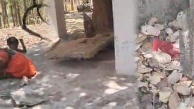 आस्था पर हमला: प्राचीन मंदिर में प्रतिमा खंडित, धार्मिक ध्वज जलाए—महिलाएं रो पड़ीं,विहीप ने सख्त कार्रवाई की उठाई मांग