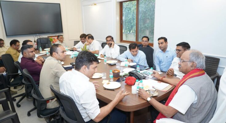 रायपुर में ट्रैफिक सुधार को लेकर बड़ा एक्शन: सांसद बृजमोहन अग्रवाल ने अफसरों को दिए सख्त निर्देश