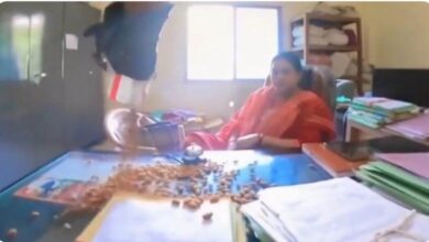 *बिलासपुर: युवक का अनोखा वीडियो वायरल होने के बाद भड़के आयुक्त, ईई और वरिष्ठ सहायक पर गिरी गाज मुख्यालय अटैच*  *युवक ने वीडियो में कहा था : “बादाम खाइए, याद आएगी”*