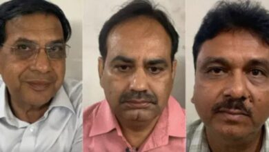 इंदौर में PWD के तीन अधिकारी रिश्वत लेते रंगे हाथ गिरफ्तार, लोकायुक्त की बड़ी कार्रवाई