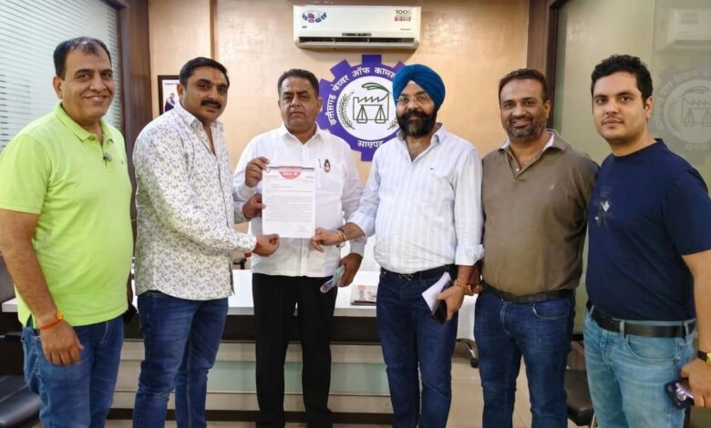 *उद्योग भूमि में डायवर्जन शुल्क छूट ऑनलाइन न मिलने पर स्वाधीन जैन ने चैम्बर अध्यक्ष को सौंपा ज्ञापन*