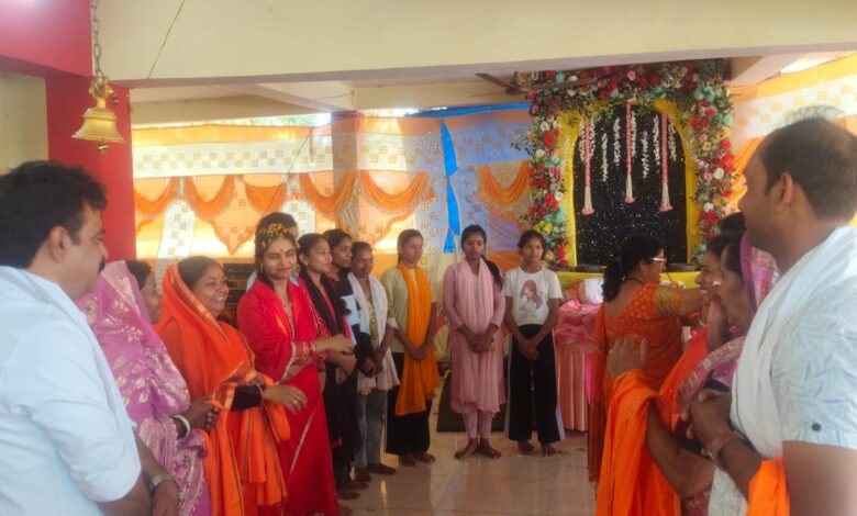 दुर्गावाहिनी की 13 बहनों ने शौर्य प्रशिक्षण वर्ग में लिया हिस्सा, जीपीएम लौटने पर हुआ भव्य स्वागत