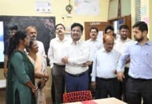 पीएम श्री सेजस विद्यालय कुम्हारी पहुंचे प्रमुख सचिव सोनमणि बोरा, बच्चों के बीच बन गए विद्यार्थी; टॉपर्स का किया सम्मान