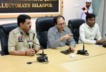 *सड़क सुरक्षा समिति की बैठक में कलेक्टर एवं एसएसपी ने की विस्तृत समीक्षा, अवैध पार्किंग, अनधिकृत ढाबों और दुर्घटना के कारणों पर सख्ती के निर्देश* *सड़क सुरक्षा में लापरवाही नहीं होगी बर्दाश्त : कलेक्टर संजय अग्रवाल* *सड़क सुरक्षा समिति की बैठक में कलेक्टर एवं एसएसपी ने की विस्तृत समीक्षा, अवैध पार्किंग, अनधिकृत ढाबों और दुर्घटना के कारणों पर सख्ती के निर्देश* *सड़क सुरक्षा में लापरवाही नहीं होगी बर्दाश्त : कलेक्टर संजय अग्रवाल*