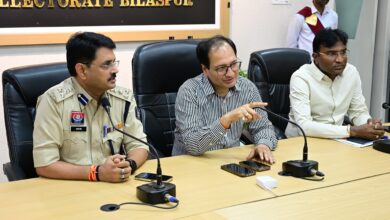 *सड़क सुरक्षा समिति की बैठक में कलेक्टर एवं एसएसपी ने की विस्तृत समीक्षा, अवैध पार्किंग, अनधिकृत ढाबों और दुर्घटना के कारणों पर सख्ती के निर्देश* *सड़क सुरक्षा में लापरवाही नहीं होगी बर्दाश्त : कलेक्टर संजय अग्रवाल* *सड़क सुरक्षा समिति की बैठक में कलेक्टर एवं एसएसपी ने की विस्तृत समीक्षा, अवैध पार्किंग, अनधिकृत ढाबों और दुर्घटना के कारणों पर सख्ती के निर्देश* *सड़क सुरक्षा में लापरवाही नहीं होगी बर्दाश्त : कलेक्टर संजय अग्रवाल*