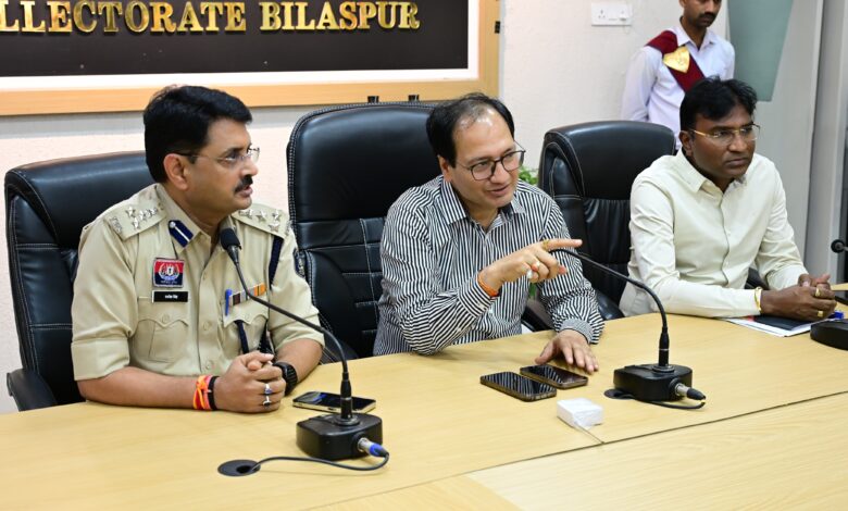 *सड़क सुरक्षा समिति की बैठक में कलेक्टर एवं एसएसपी ने की विस्तृत समीक्षा, अवैध पार्किंग, अनधिकृत ढाबों और दुर्घटना के कारणों पर सख्ती के निर्देश* *सड़क सुरक्षा में लापरवाही नहीं होगी बर्दाश्त : कलेक्टर संजय अग्रवाल*