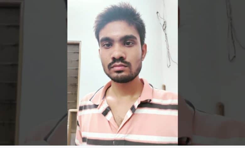 *सराफा व्यापारी प्रदीप सोनी से लूट और गोली मारकर हत्या के मामले में मैसेज में हत्या की जवाबदारी लेने वाला गिरफ्तार, बोला-माफ कर दीजिए मैंने कुछ नहीं किया* *सराफा व्यापारी प्रदीप सोनी से लूट और गोली मारकर हत्या के मामले में मैसेज में हत्या की जवाबदारी लेने वाला गिरफ्तार, बोला-माफ कर दीजिए मैंने कुछ नहीं किया*