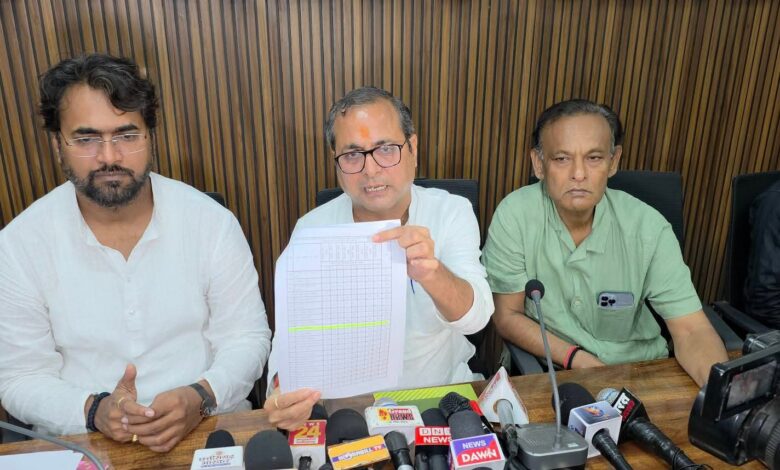 *पूर्व विधायक शैलेष पाण्डेय ने शहर विधायक पर विधानसभा में सवाल नहीं पूछने के लगाए आरोप*  *15 दिन में अपराध जीरो की बात करने वाले तीन साल से खुद हैं जीरो – शैलेश पांडेय*