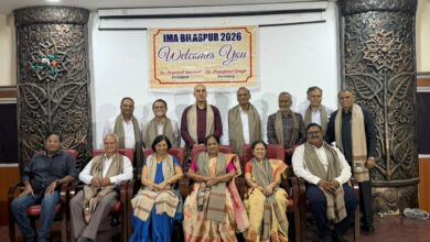 बिलासपुर IMA में उत्कृष्ट सेवाओं के लिए वरिष्ठ चिकित्सकों का सम्मान, श्रीफल एवं शाल भेंट कर किया गया अभिनंदन