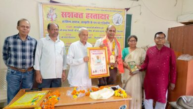 सशक्त हस्ताक्षर की स्वर्णिम 50वीं काव्य गोष्ठी संपन्न, साहित्यकारों की रचनाओं से गुंजायमान हुआ सभागार