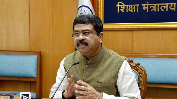 *बड़ी ख़बर:- धर्मेंद्र प्रधान ने शिक्षा मंत्री के पद से दिया इस्तीफा, पोस्ट में लिखा- युवाओं की भावनाओं का सम्मान*