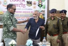 *दूसरों को न्याय दिलाने के लिए लड़ाई लड़ने वाला पत्रकार अपनी बेटी के लिए भटक रहा दर-दर, अब एसपी का सम्मान लौटाकर पूछेंगे बड़ा सवाल,*  *अनिल तंबोली का ऐलान—15 अगस्त को मुख्य समारोह में लौटाऊंगा प्रशस्ति पत्र, कहा- सम्मान देने में गलती हुई या थाना प्रभारी चुनने में?*