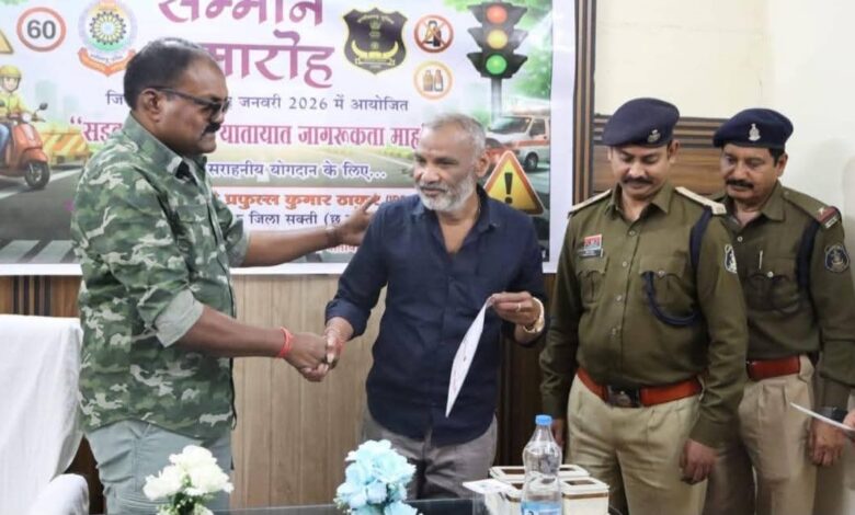*दूसरों को न्याय दिलाने के लिए लड़ाई लड़ने वाला पत्रकार अपनी बेटी के लिए भटक रहा दर-दर, अब एसपी का सम्मान लौटाकर पूछेंगे बड़ा सवाल,*  *अनिल तंबोली का ऐलान—15 अगस्त को मुख्य समारोह में लौटाऊंगा प्रशस्ति पत्र, कहा- सम्मान देने में गलती हुई या थाना प्रभारी चुनने में?*