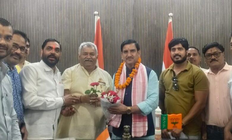 *रावत एवं ठेठवार जाति को केंद्रीय पिछड़ा वर्ग में शामिल कराने केंद्रीय मंत्री तोखन साहू से मिला यादव समाज का प्रतिनिधि मण्डल,*  *प्रदेश अध्यक्ष रमेश यदु के नेतृत्व में 21 सदस्यीय प्रतिनिधिमंडल दिल्ली के लिए होंगे रवाना*