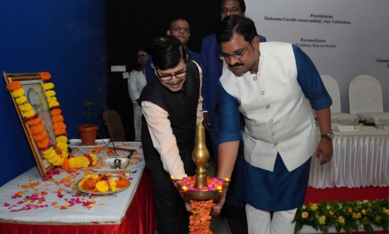 *एम.यू कुलपति प्रो. रवींद्र कुलकर्णी और प्रो. के. बालराजु ने किया राष्ट्रीय संगोष्ठी का उद्घाटन*