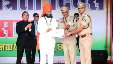*स्वतंत्रता दिवस पर निरीक्षक जेपी गुप्ता सम्मानित,  समारोह में पुलिस एवं प्रशासन के अधिकारी-कर्मचारी सहित बड़ी संख्या में गणमान्य नागरिकों की रहे मौजूद*
