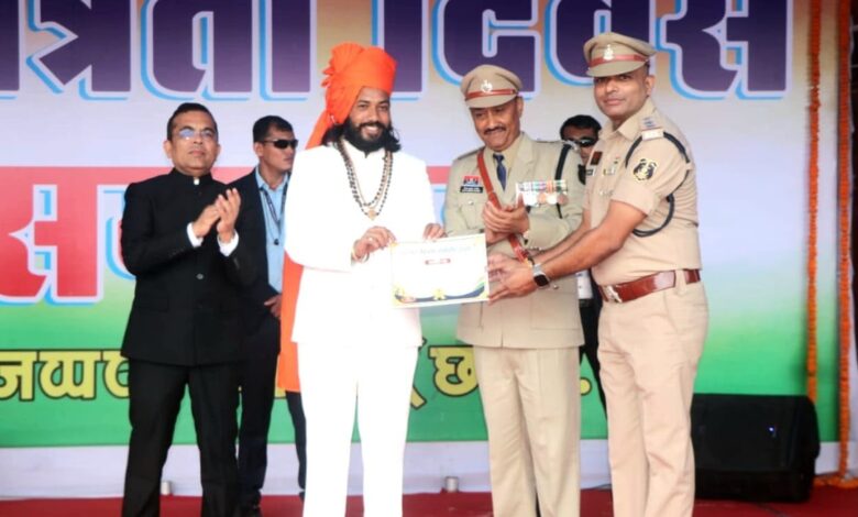 *स्वतंत्रता दिवस पर निरीक्षक जेपी गुप्ता सम्मानित,  समारोह में पुलिस एवं प्रशासन के अधिकारी-कर्मचारी सहित बड़ी संख्या में गणमान्य नागरिकों की रहे मौजूद*