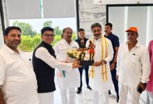 *बिलासपुर प्रवास पर निलेश विश्वास की डॉ. अभिषेक वर्मा एवं बृजमोहन श्रीवास्तव से सौजन्य भेंट*  *सामाजिक एवं समसामयिक विषयों पर हुआ सार्थक संवाद, विचारों का किया गया आदान-प्रदान*