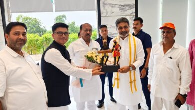 *बिलासपुर प्रवास पर निलेश विश्वास की डॉ. अभिषेक वर्मा एवं बृजमोहन श्रीवास्तव से सौजन्य भेंट*  *सामाजिक एवं समसामयिक विषयों पर हुआ सार्थक संवाद, विचारों का किया गया आदान-प्रदान*