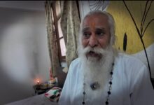 *एक साल की मौन साधना के बाद लौटे राजेन्द्र महाराज जी, छत्तीसगढ़ सरकार पर हुए मुखर*  *बोले—“आज चुनाव हो जाए तो सरकार को कोई नहीं जिता सकता, मोदी जी और अमित शाह भी आ जाएं तो नहीं जिता सकते…”*  *मौनी के बोले नहीं, मन की तृष्णा जाए नहीं…!*