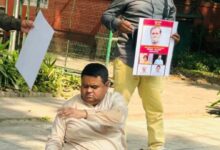 10 जनपथ के बाहर हाई-वोल्टेज ड्रामा, प्रियंका गांधी पर 7 करोड़ रुपये लेने का आरोप; टिकट नहीं मिलने पर पैसे लौटाने की मांग