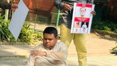 10 जनपथ के बाहर हाई-वोल्टेज ड्रामा, प्रियंका गांधी पर 7 करोड़ रुपये लेने का आरोप; टिकट नहीं मिलने पर पैसे लौटाने की मांग