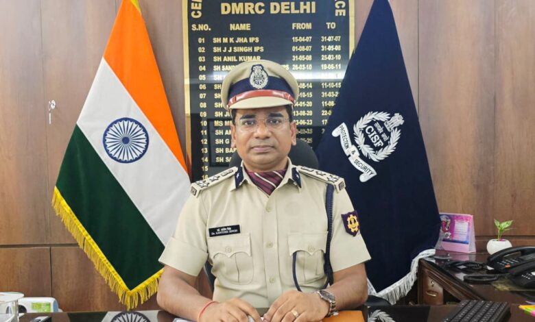 छत्तीसगढ़ के आईपीएस संतोष सिंह को दिल्ली मेट्रो की सुरक्षा की जिम्मेदारी:-सीआईएसएफ में डीआईजी के रूप में संभाली कमान, छत्तीसगढ़ के नौ जिलों में एसपी/एसएसपी के रूप में दे चुके हैं सेवाएं