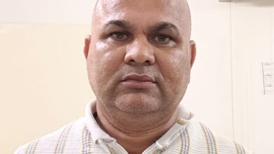 *10 लाख की ठगी, आदिवासी की जमीन को अपना बताकर सौदा करने वाला भू-माफिया प्रफुल्ल झा फिर चढ़ा पुलिस के हत्थे…*  *4 महीने पहले भी दर्ज हुआ था 420 का मामला, फर्जी मुख्तियारनामा और कूटरचित दस्तावेजों के जरिए करता था ठगी…*