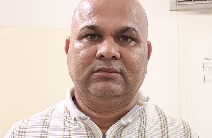 *10 लाख की ठगी, आदिवासी की जमीन को अपना बताकर सौदा करने वाला भू-माफिया प्रफुल्ल झा फिर चढ़ा पुलिस के हत्थे…*  *4 महीने पहले भी दर्ज हुआ था 420 का मामला, फर्जी मुख्तियारनामा और कूटरचित दस्तावेजों के जरिए करता था ठगी…*