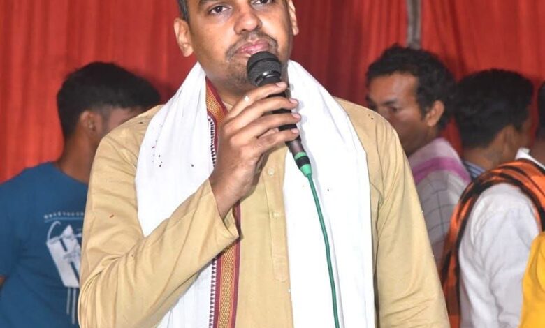 सरकार और सड़क ठेकेदारों के बीच विवाद का खामियाजा बेलतरा की जनता क्यों भुगते? – अंकित गौरहा